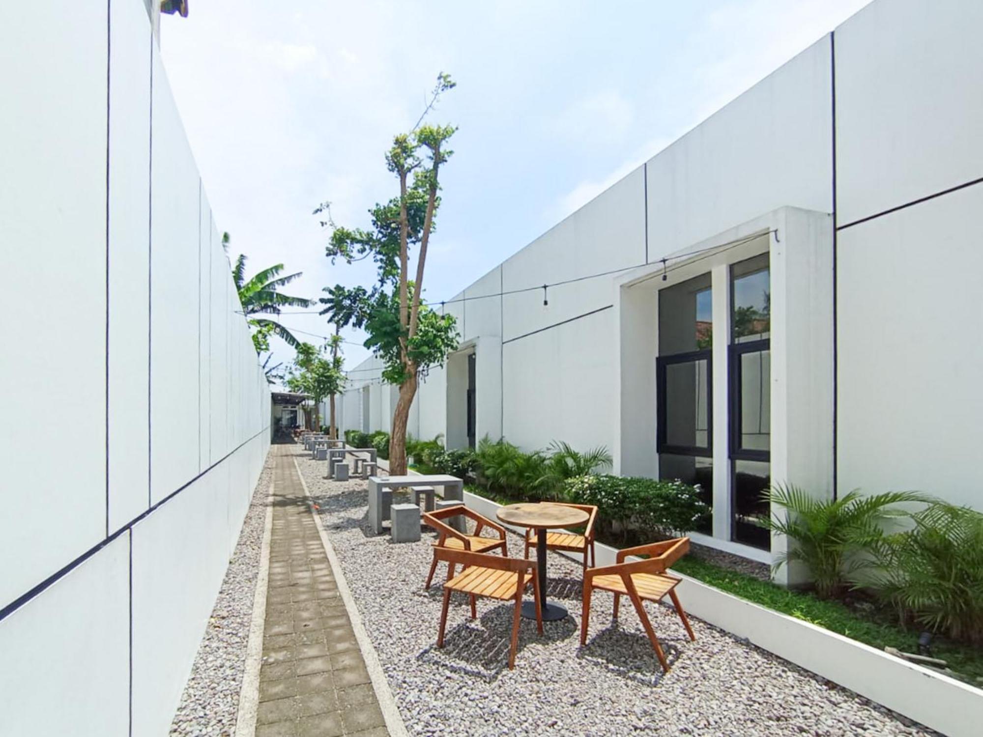 Ofo Kost Premium Kampung Inggris Pare Syariah Mitra Reddoorz Hotel Buitenkant foto