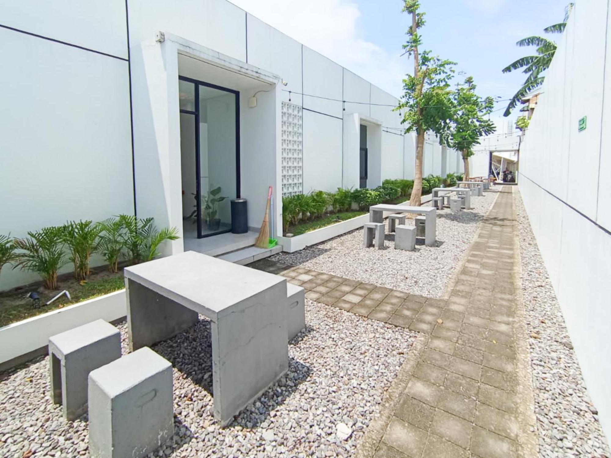 Ofo Kost Premium Kampung Inggris Pare Syariah Mitra Reddoorz Hotel Buitenkant foto