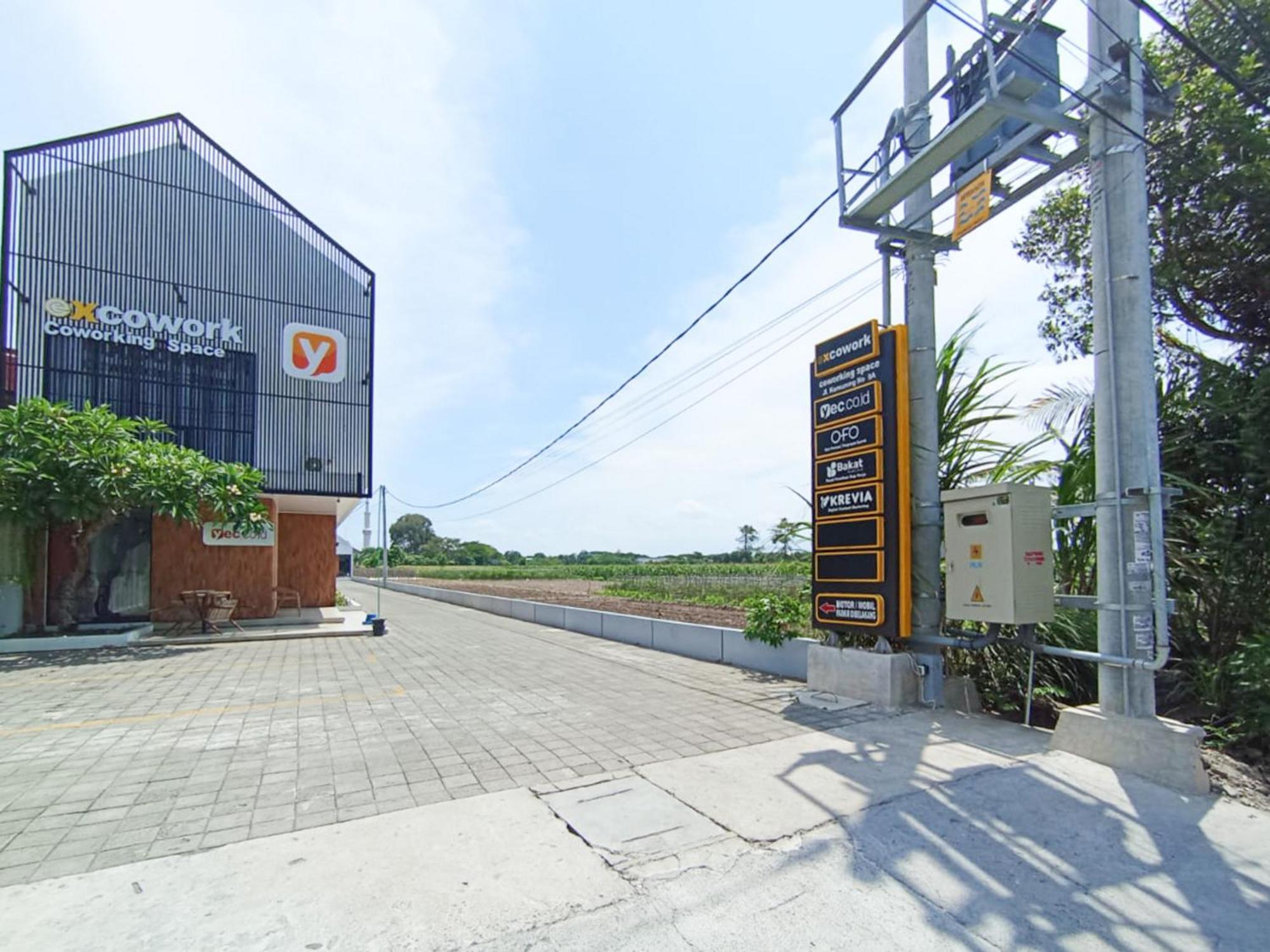 Ofo Kost Premium Kampung Inggris Pare Syariah Mitra Reddoorz Hotel Buitenkant foto