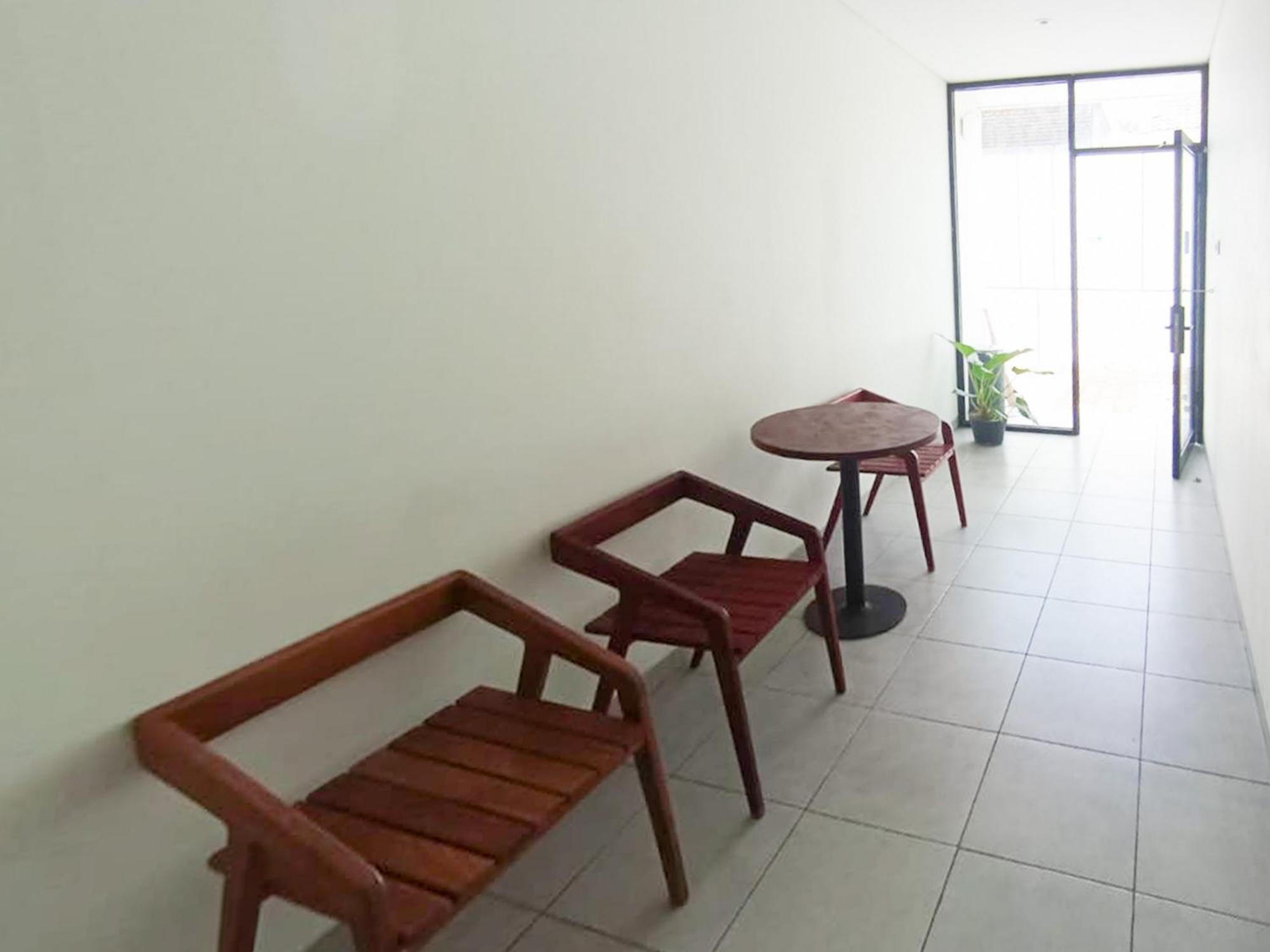 Ofo Kost Premium Kampung Inggris Pare Syariah Mitra Reddoorz Hotel Buitenkant foto